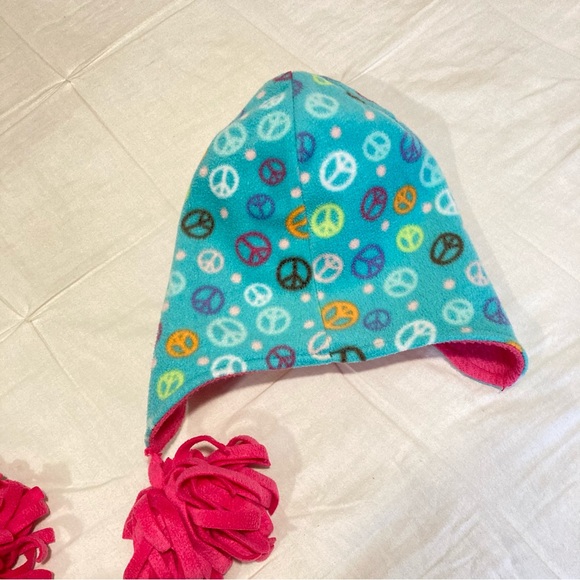 Reversible Fleece Hat & Scarf - Picture 5 of 9